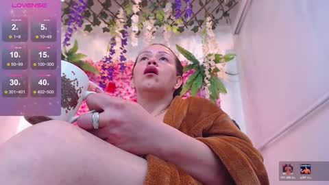 blonde_squirt_ online show from February 13, 3:48 pm