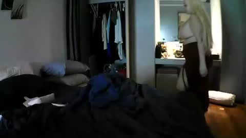 Snapshot of blondedolltia chatting on October 6, 6:04 pm blondedolltia online show from October 6, 6:04 pm