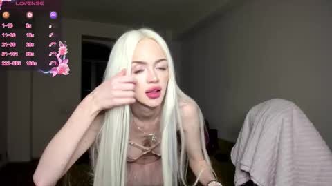 Snapshot of blondesoulmate chatting on October 7, 11:34 pm Elisa online show from October 7, 11:34 pm