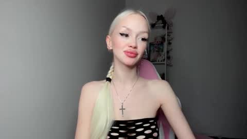 Snapshot of blondesoulmate chatting on February 27, 10:42 pm Elisa online show from February 27, 10:42 pm