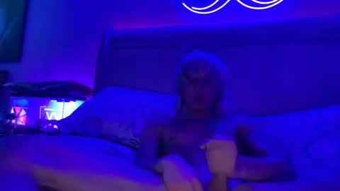blondezombieboi online show from January 4, 8:49 am