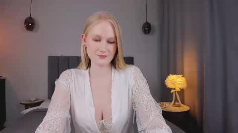 Mia online show from February 22, 3:03 pm