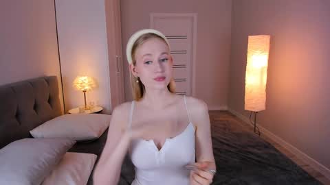 Mia online show from January 5, 9:26 am