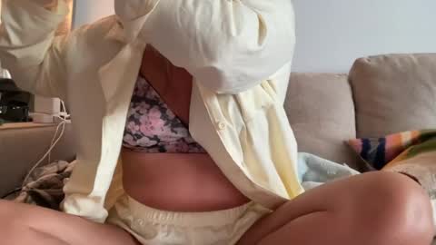 IM TRYNG online show from August 1, 10:33 pm