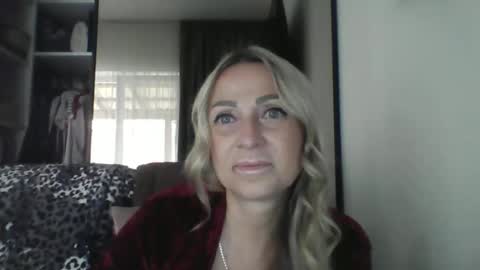 Snapshot of blondkitti chatting on September 13, 9:23 am Iren online show from September 13, 9:23 am
