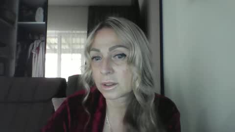 Snapshot of blondkitti chatting on September 15, 1:23 pm Iren online show from September 15, 1:23 pm