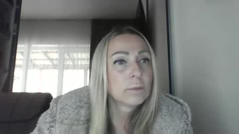 Snapshot of blondkitti chatting on September 29, 9:52 am Iren online show from September 29, 9:52 am