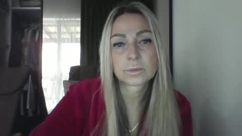 Snapshot of blondkitti chatting on October 10, 7:58 am Iren online show from October 10, 7:58 am
