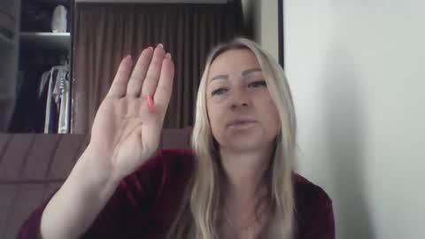 Snapshot of blondkitti chatting on September 11, 8:15 am Iren online show from September 11, 8:15 am