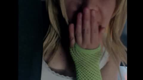 Snapshot of blontsex chatting on September 28, 8:51 pm Blontsex online show from September 28, 8:51 pm