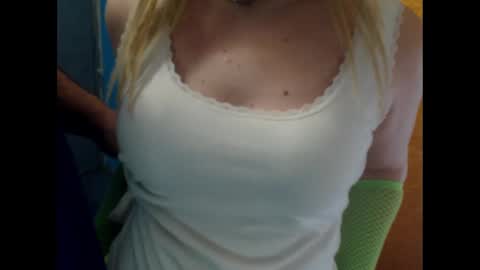 Snapshot of blontsex chatting on February 11, 6:11 pm Blontsex online show from February 11, 6:11 pm