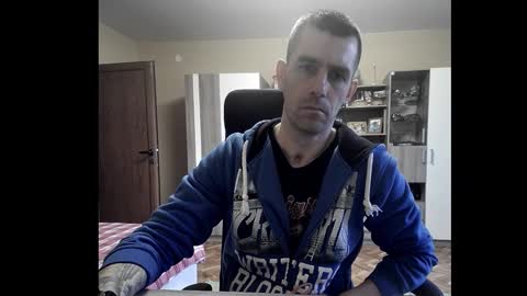 Runaway online show from February 5, 2:53 pm