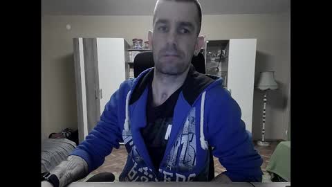 Snapshot of blue_eyed_wolf chatting on February 17, 3:33 pm Runaway online show from February 17, 3:33 pm