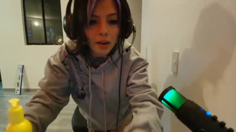 Alice bleu for friends  online show from January 31, 1:54 am