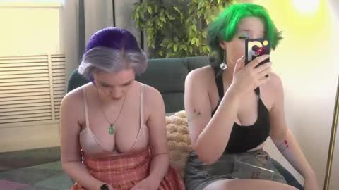 bluebeell online show from May 7, 2:24 pm
