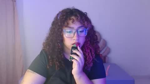 Snapshot of blueevelvet chatting on September 26, 7:44 pm Bluee online show from September 26, 7:44 pm