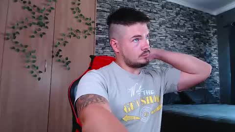 blueeyeboy0 online show from February 26, 8:50 am