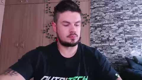 blueeyeboy0 online show from October 13, 12:07 pm