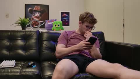 Snapshot of blueeyedtallguy chatting on October 3, 1:48 am blueeyedtallguy online show from October 3, 1:48 am