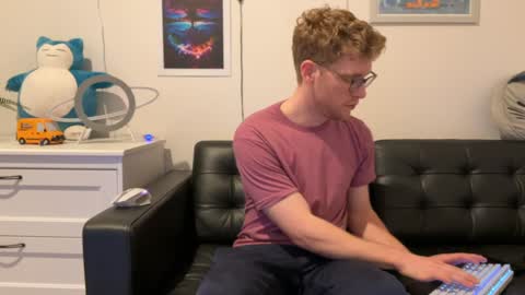 Snapshot of blueeyedtallguy chatting on January 1, 2:41 am blueeyedtallguy online show from January 1, 2:41 am