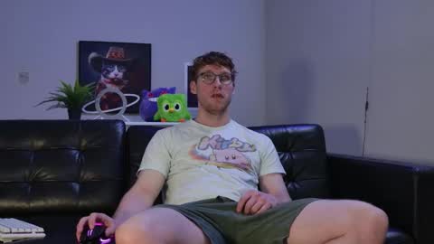 Snapshot of blueeyedtallguy chatting on October 21, 2:38 am blueeyedtallguy online show from October 21, 2:38 am