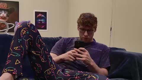 Snapshot of blueeyedtallguy chatting on October 29, 1:07 am blueeyedtallguy online show from October 29, 1:07 am