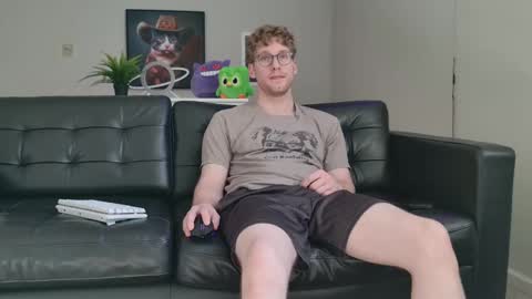 Snapshot of blueeyedtallguy chatting on September 25, 7:21 pm blueeyedtallguy online show from September 25, 7:21 pm