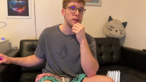 Snapshot of blueeyedtallguy chatting on December 23, 2:02 am blueeyedtallguy online show from December 23, 2:02 am