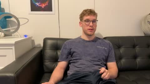 Snapshot of blueeyedtallguy chatting on December 25, 10:59 pm blueeyedtallguy online show from December 25, 10:59 pm