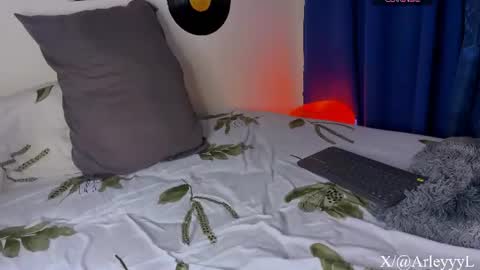 bluelatin22 online show from June 10, 2:44 am