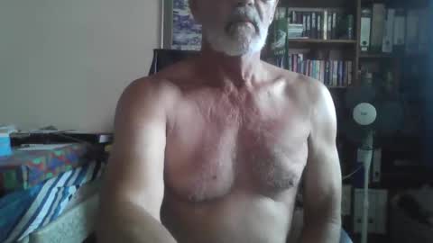 Snapshot of bobbgud chatting on October 12, 7:56 am Bobbgud online show from October 12, 7:56 am