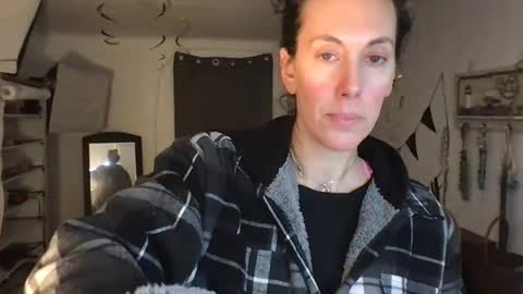 Snapshot of bonfirebonnie chatting on February 20, 11:43 pm Bonnie online show from February 20, 11:43 pm