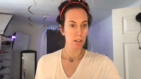 Snapshot of bonfirebonnie chatting on February 11, 2:13 pm Bonnie online show from February 11, 2:13 pm