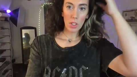 Snapshot of bonfirebonnie chatting on January 14, 8:26 pm Bonnie online show from January 14, 8:26 pm