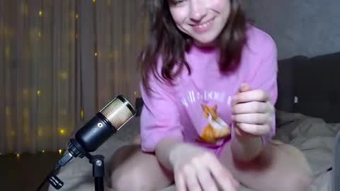 Snapshot of bonjourlabelle chatting on January 3, 8:22 pm Mary 3 live time content 18 online show from January 3, 8:22 pm