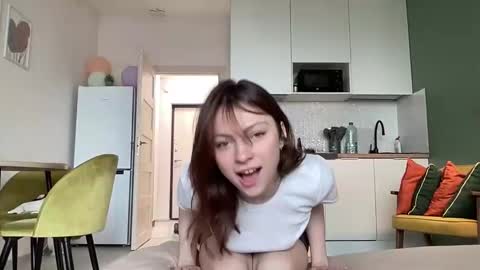 Snapshot of bonjourlabelle chatting on September 14, 10:38 am Mary 3 live time content 18 online show from September 14, 10:38 am