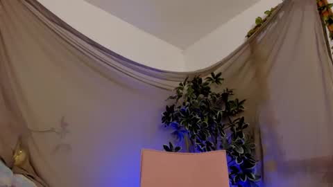 Snapshot of bonniecute_ chatting on October 11, 11:52 pm online show from October 11, 11:52 pm