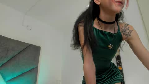 Snapshot of bonniecute_ chatting on September 28, 12:08 am online show from September 28, 12:08 am
