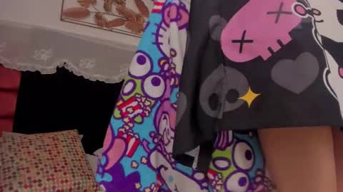 Snapshot of bonniecute_ chatting on October 18, 12:15 am online show from October 18, 12:15 am