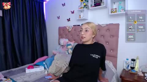 Soffy Brooks Independent model online show from January 16, 5:05 am