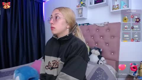 Soffy Brooks Independent model online show from December 14, 3:13 am