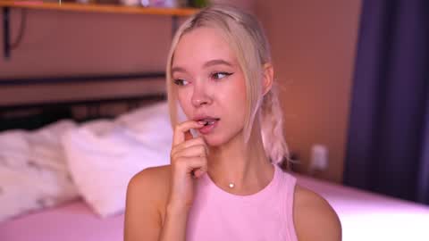 Snapshot of boobybliss chatting on September 15, 8:49 am Alina online show from September 15, 8:49 am