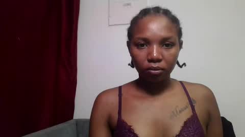 bootie_caramel online show from June 18, 11:59 am