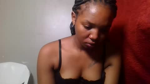 bootie_caramel online show from June 10, 12:15 pm