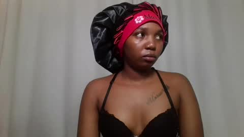 bootie_caramel online show from June 17, 1:54 am