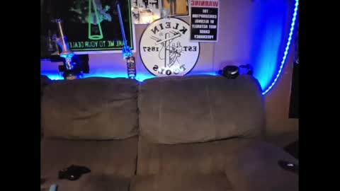 bossdeuce420 online show from April 19, 1:17 am