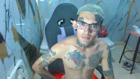 boy_tatto77 online show from January 14, 6:27 pm