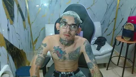 boy_tatto77 online show from January 11, 4:02 pm