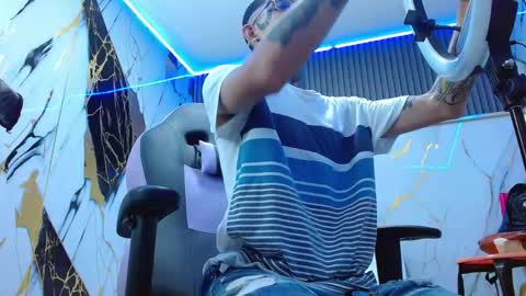 boy_tatto77 online show from April 27, 12:03 pm