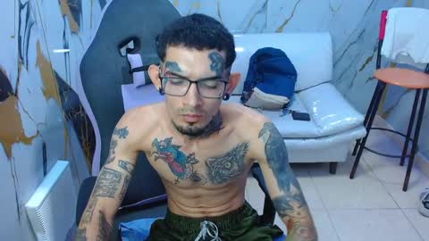 boy_tatto777 online show from May 15, 1:29 pm